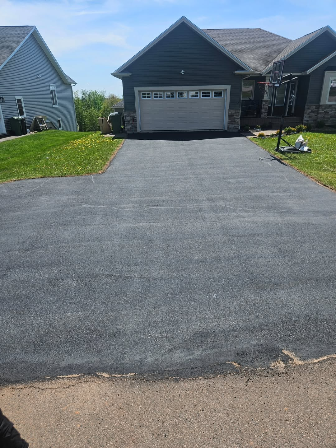 Paver driveway with crisp banding